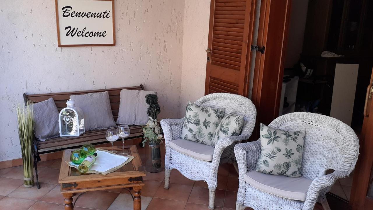 La Tartaruga Spiaggiata - Bilocale Centrale A Pochi Metri Dalla Spiaggia Castelsardo Luaran gambar