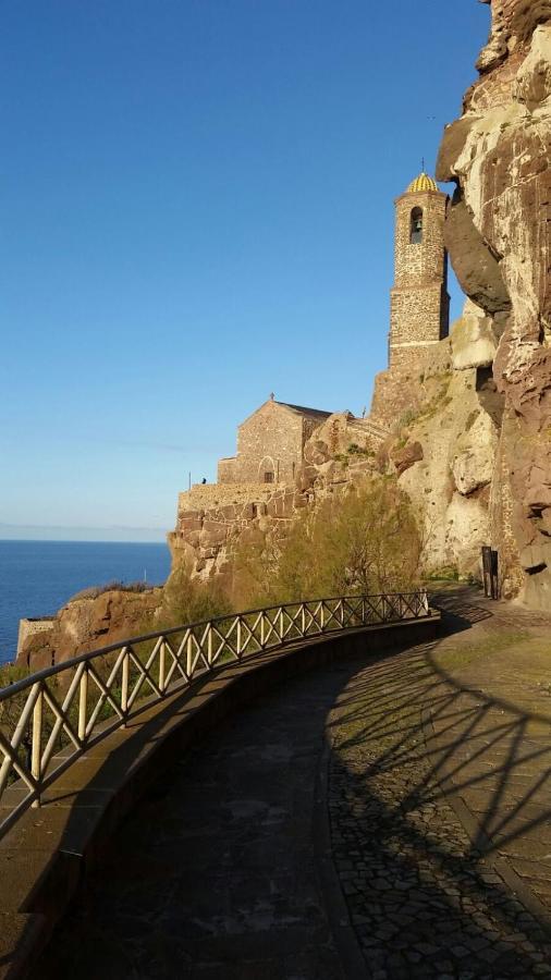 La Tartaruga Spiaggiata - Bilocale Centrale A Pochi Metri Dalla Spiaggia Castelsardo Luaran gambar